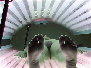 dark haired teenage finger-tickling vulva